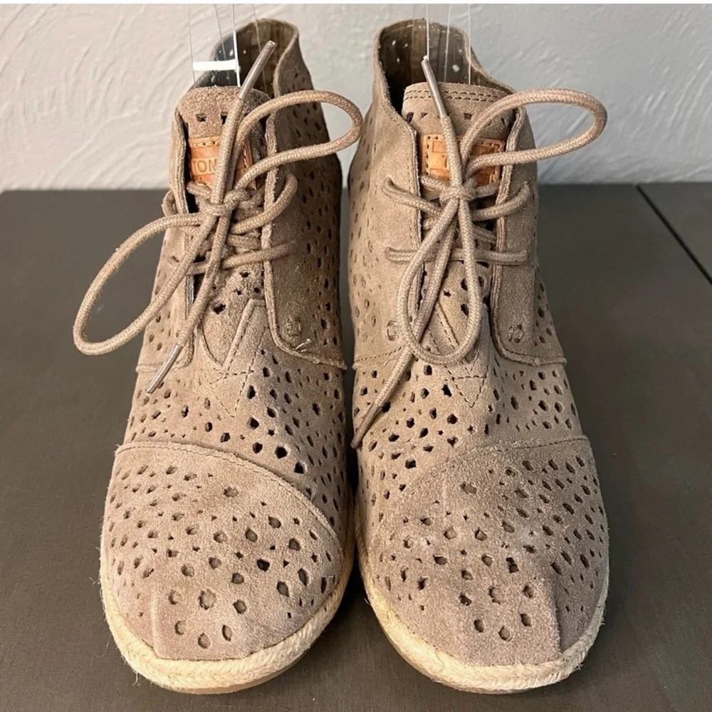TOMS Taupe Suede Perforated Wedge Booties Size 8 NWT Boho